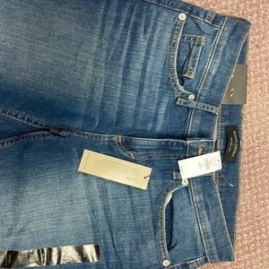 2 pair of Banana Republic girlfriend 25/0petite  low rise jeans 1 NWT and 1 NWOT